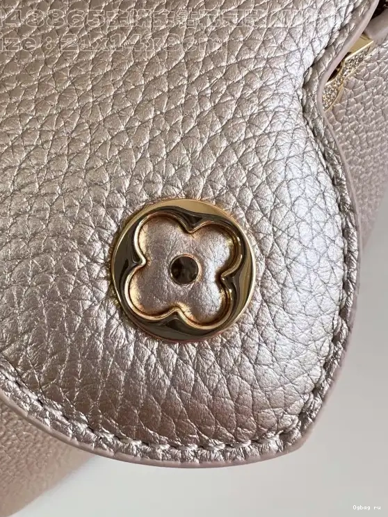 LOUIS MINI-21*14*8CM VUITTON CAPUCINES 0409